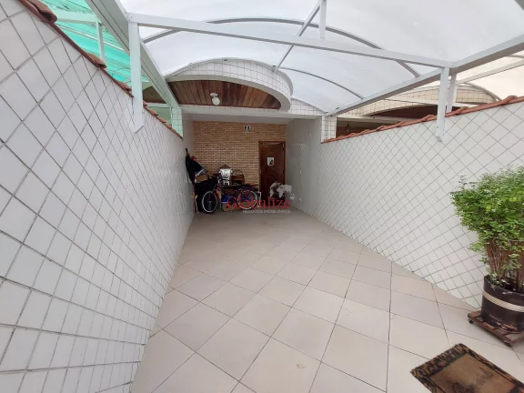 Imagem Casa com 6 Quartos e 5 banheiros à Venda, 212 m² por R$ 1.500.000