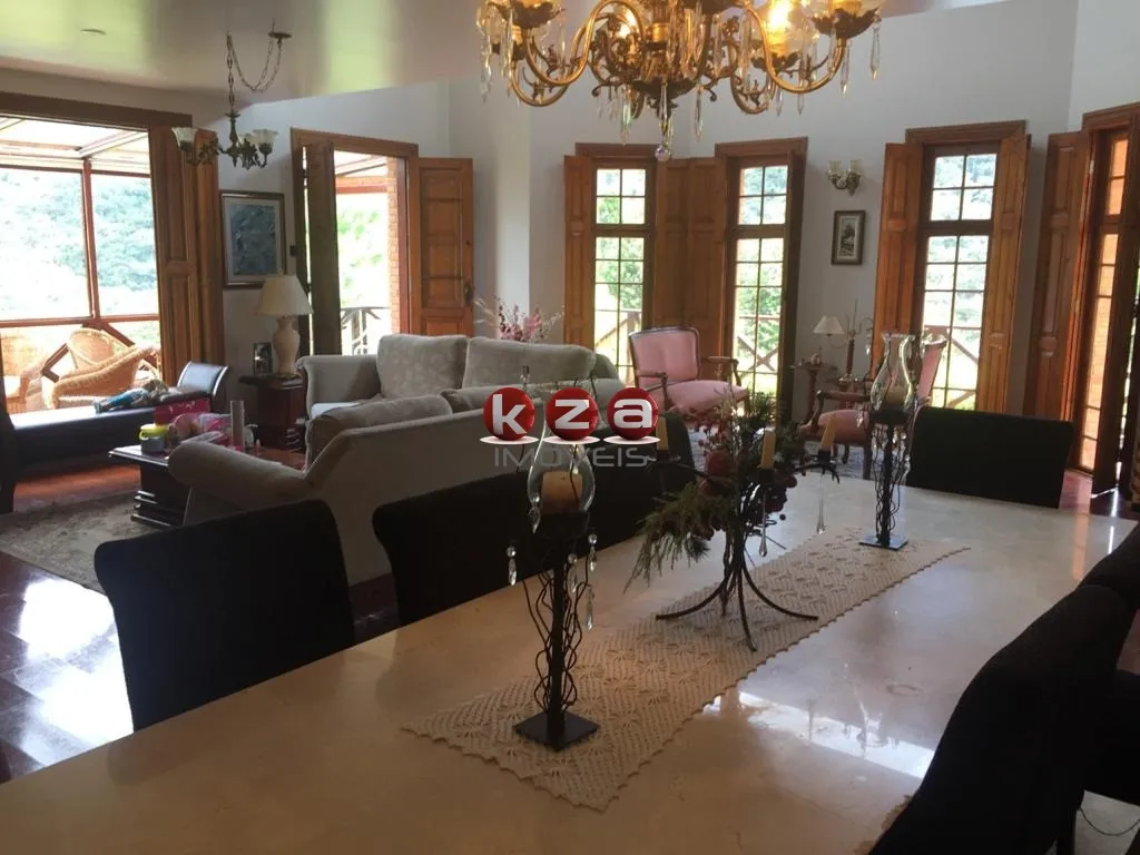 Imagem Casa de luxo em condomínio: 5 quartos, 5 suítes, 4 salas e mais - Venda em Descansópolis, Campos do Jordão-SP