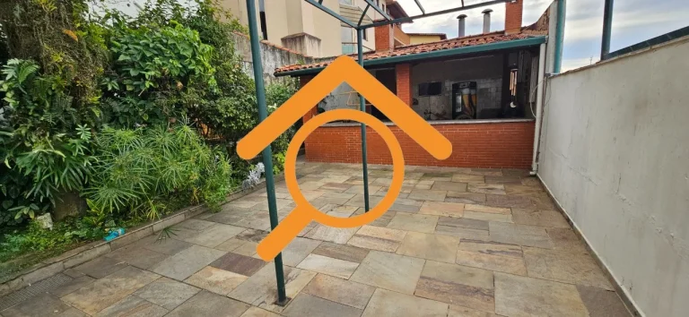 Imagem Casa Comercial para Locação em Interlagos, São Paulo - 2 Quartos, 1 Sala, 2 Banheiros, 4 Vagas de Garagem - 175m²