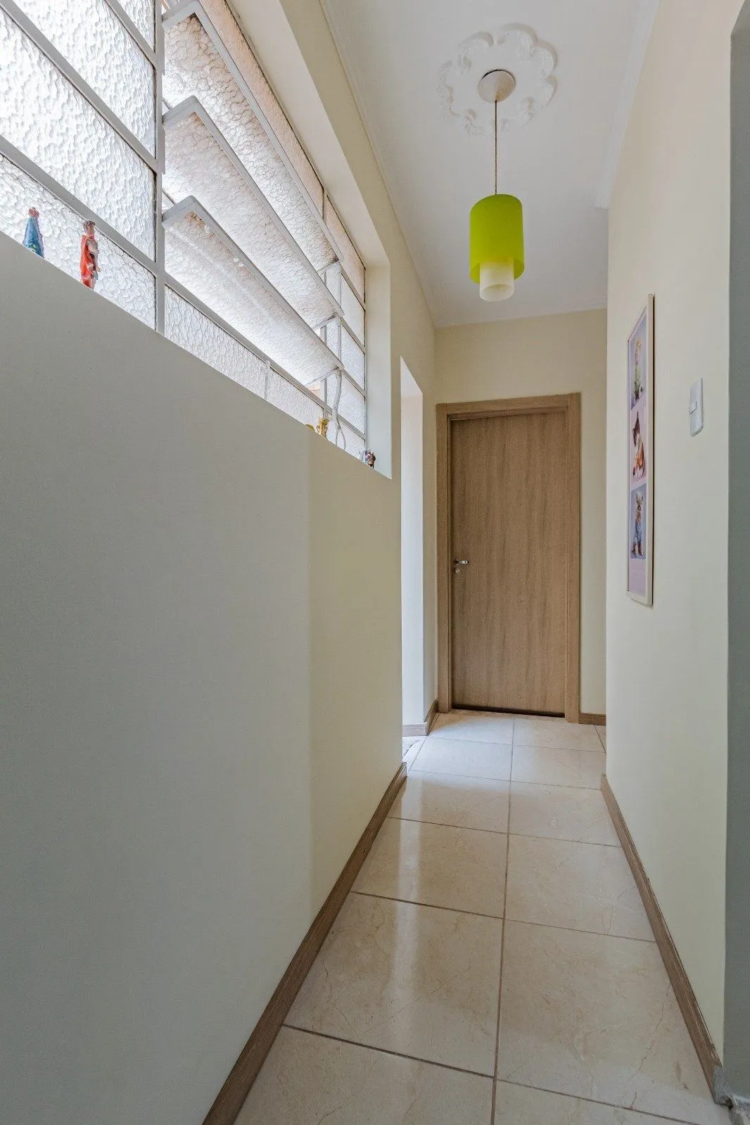 Imagem Térreo com pátio Semimobiliado, 2 Dormitórios, Próximo ao Praia de Belas