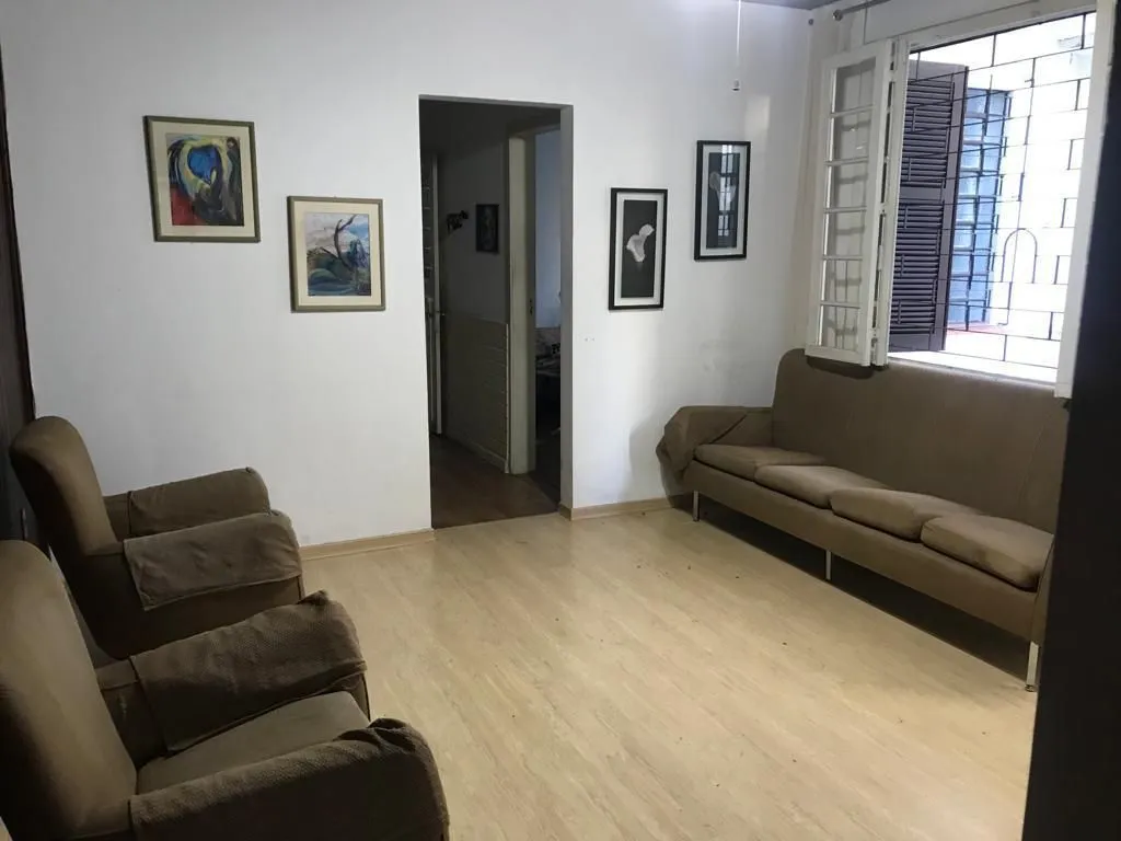 Imagem Casa de alvenaria, 3 dormitórios, 1 vaga coberta, bairro Mont Serrat.