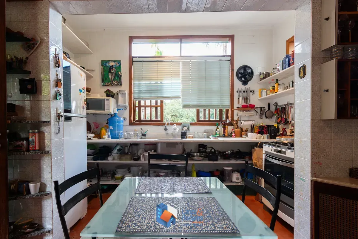 Imagem Casa para venda em Pacaembu com 5 quartos, sendo 2 suítes, 400m²