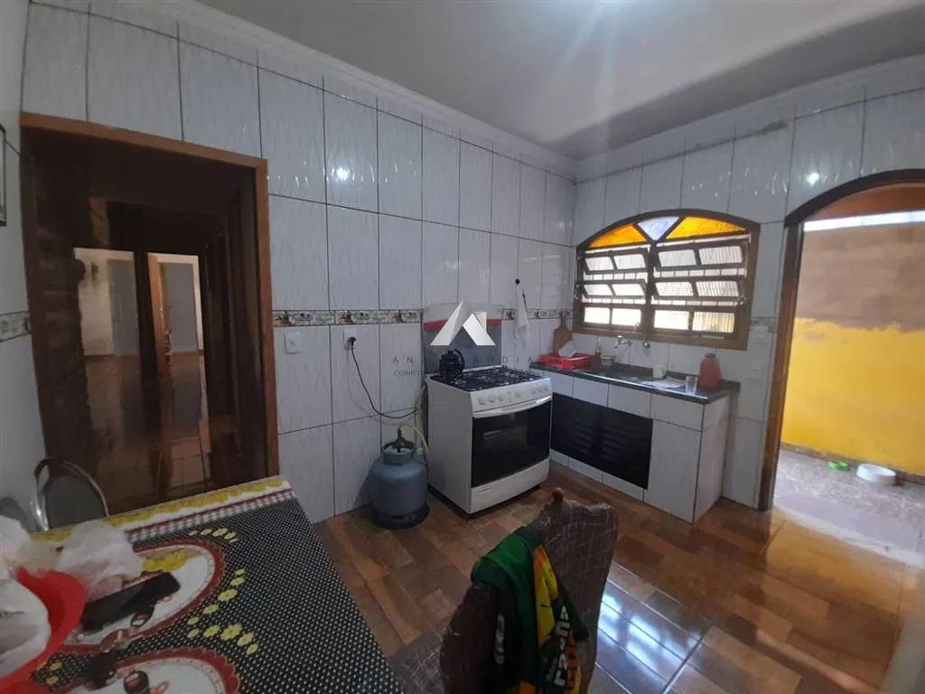 Imagem Casa na praia de Mongaguá bairro de moradores fixos, otima localização.