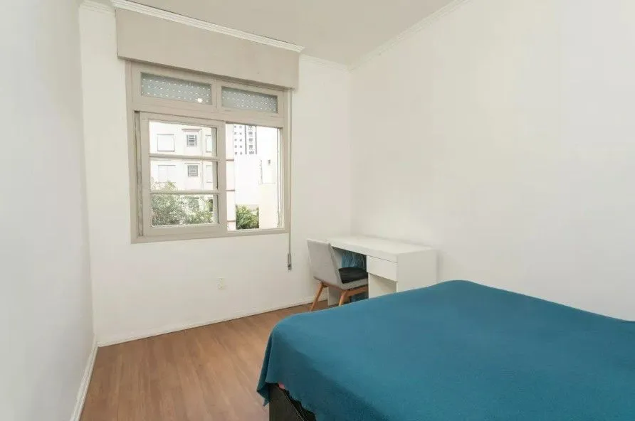 Imagem Amplo apartamento no Bairro Petrópolis com 2 vagas de garagem