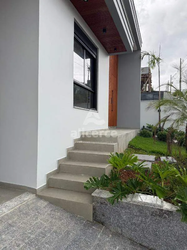 Imagem Casa nova de alto padrão - 3 Dormitórios I 1 suíte I Vaga de garagem - Loteamento Alta Vista, Potecas - São José/SC