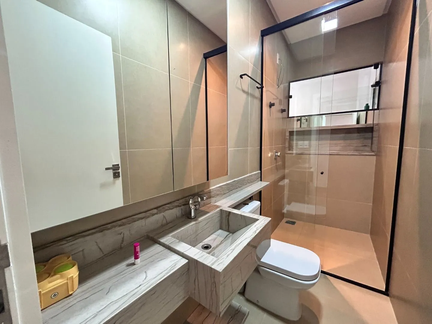 Imagem Casa com 3 dormitórios à venda por R$ 680.000,00 - Laranjeiras - Patos de Minas/MG