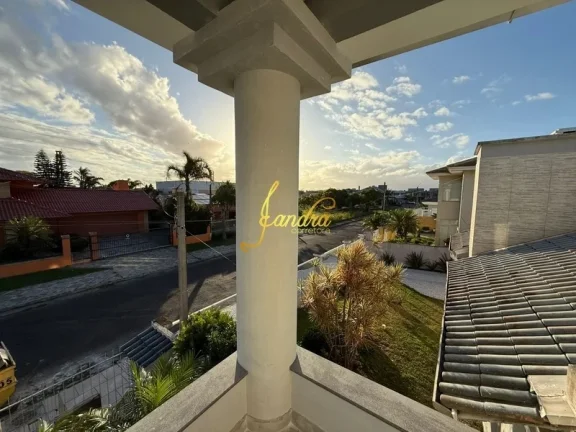 Imagem Sobrado em Zona Nobre de Capão, perto do Leve mais