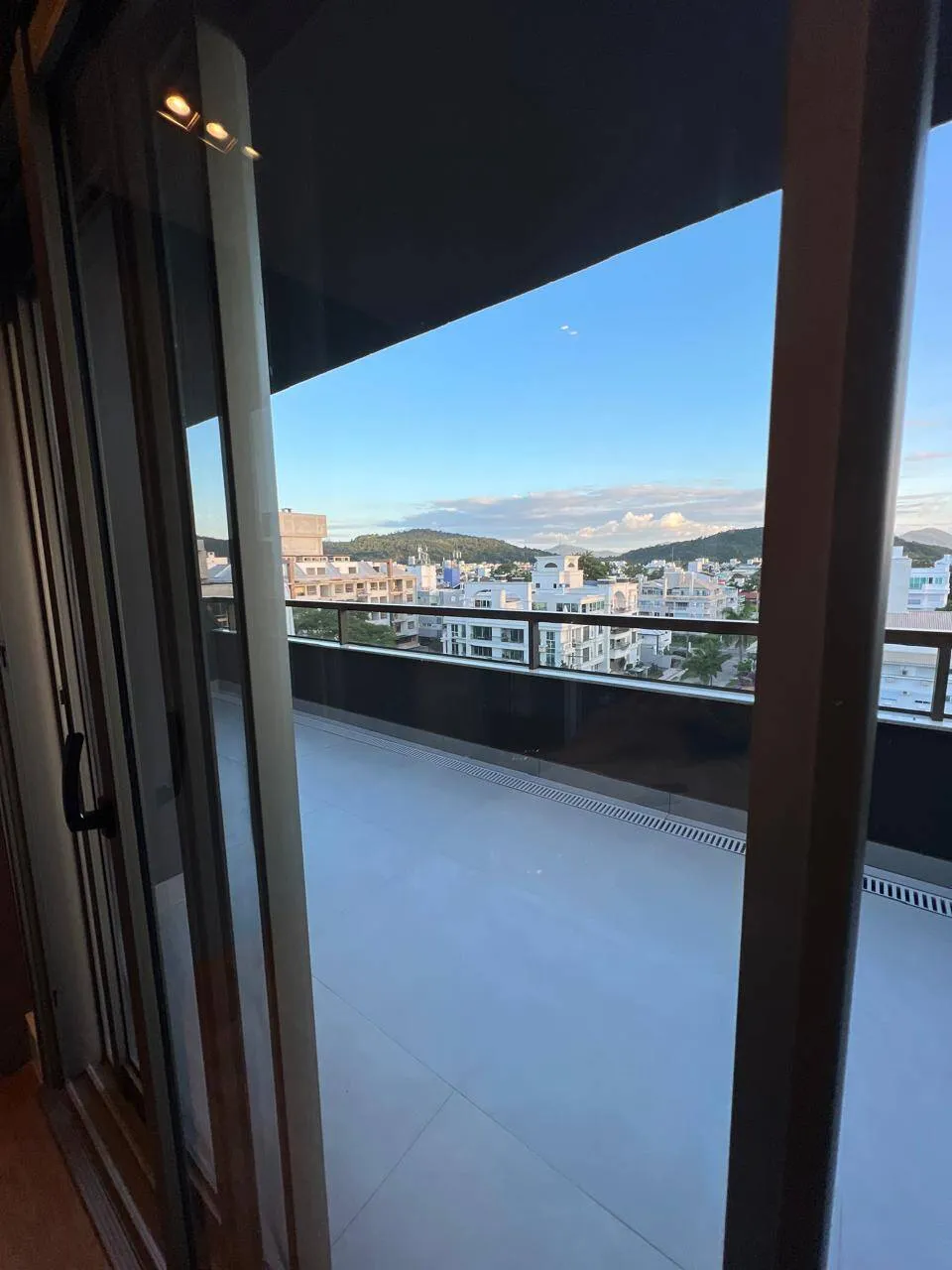Imagem Royal Classic Jurerê Duplex Exclusivo com 3 Suítes para Locação Anual