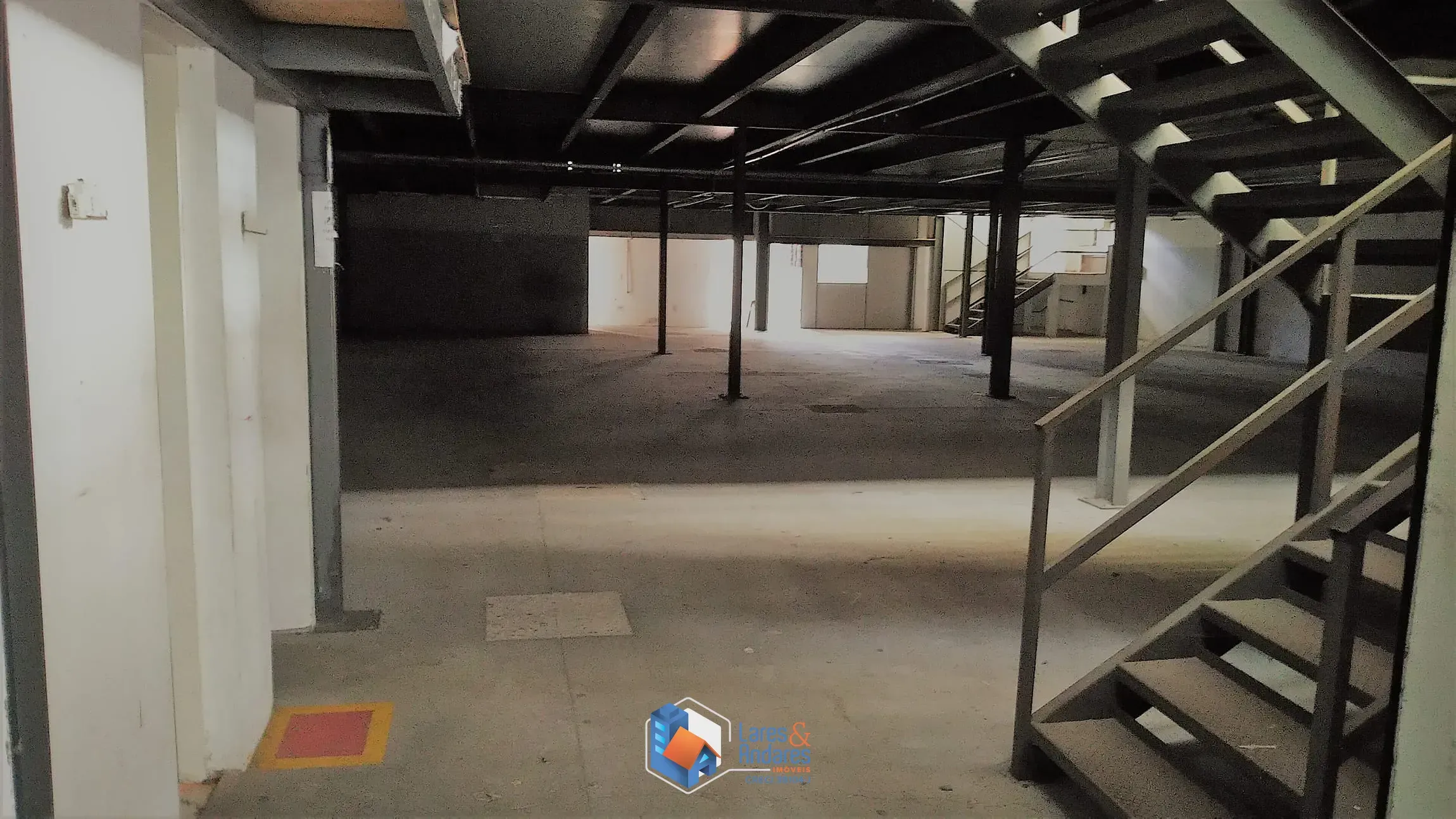 Imagem GALPÃO INDUSTRIAL/COMERCIAL NA CASA VERDE COM 861 M² DE ÁREA CONSTRUÍDA, SENDO 500 M² DE PISO E 445 M² DE MEZANINO.