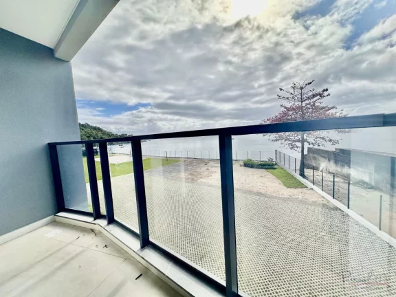 Imagem Condomínio frente mar, pé na areia e com saída para Jet Sky. Apresentamos este incrível apartame...