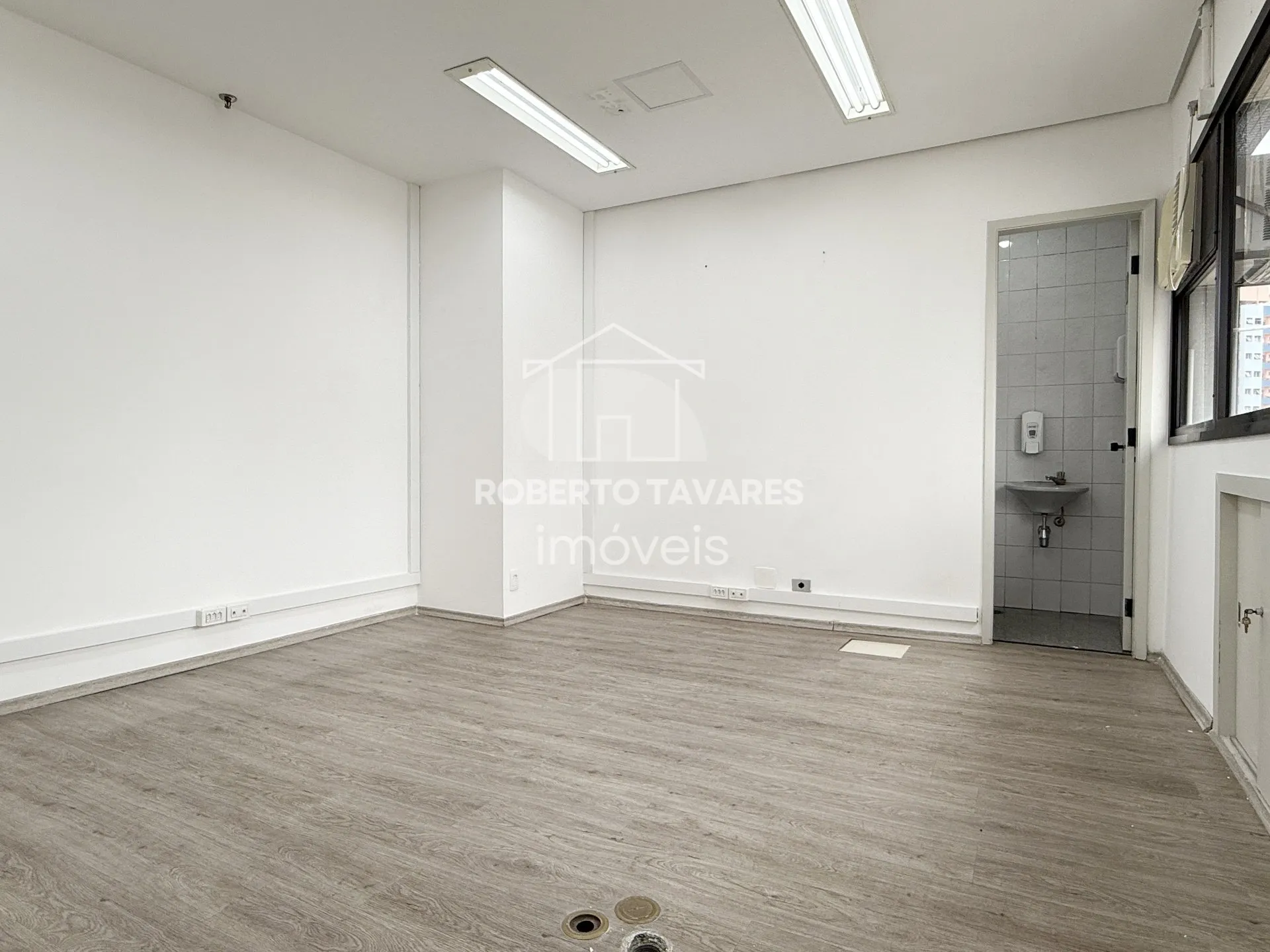 Imagem Prédio monousuário, com 11 andares, 1723m² de área útil, 4032m² de área total, 33 vagas de garagem.