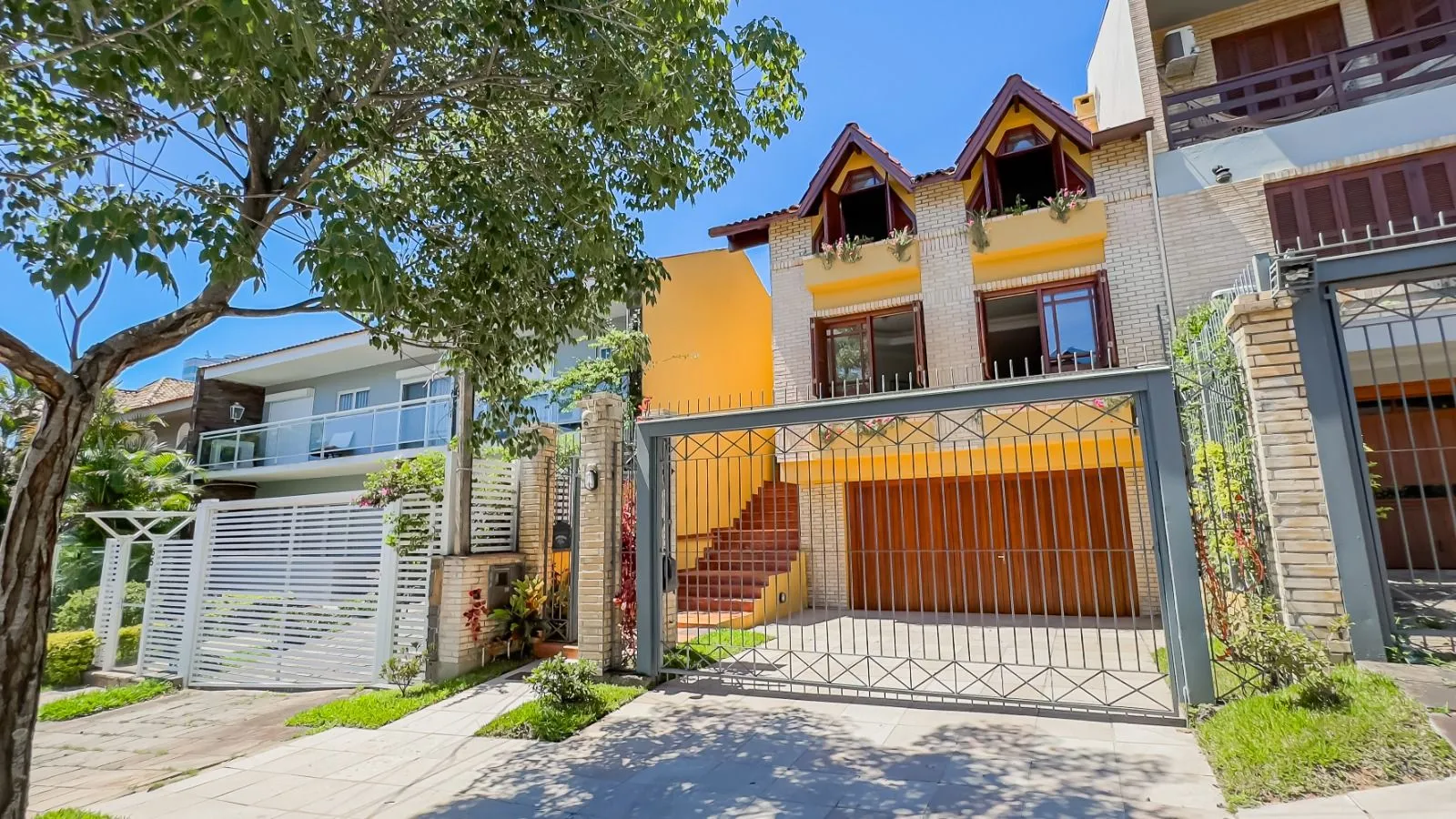 Imagem Casa à venda em Porto Alegre, Chácara das Pedras, com 3 quartos, 261m2