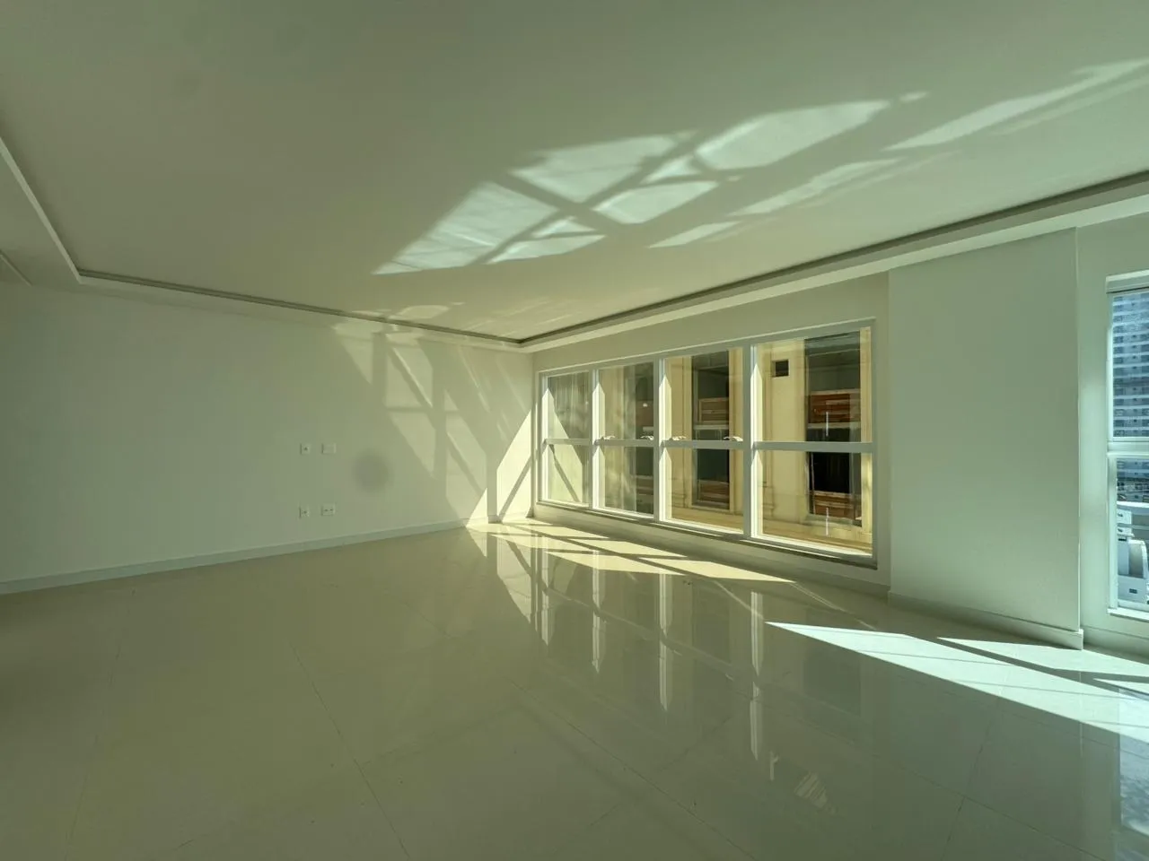 Imagem Apartamento com vista para o mar à venda com 179.5m2 por R$ 4.800.000,00