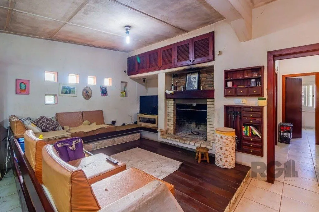 Imagem Casa de 4 dormitórios no bairro Belém Novo