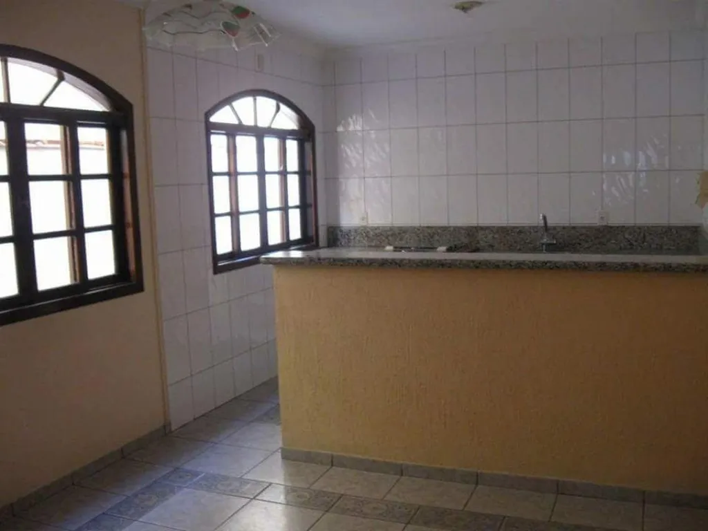 Imagem Excelente Sobrado à Venda na Vila Scarpelli em Santo André-SP: 3 Quartos, 2 Banheiros, 2 Vagas de Garagem - 180,00m²