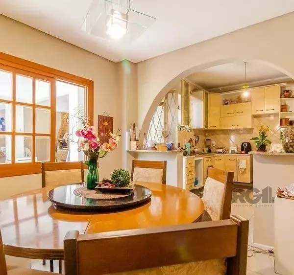 Imagem Casa sobrado no Partenon de 4 dormitórios e 2 vagas
