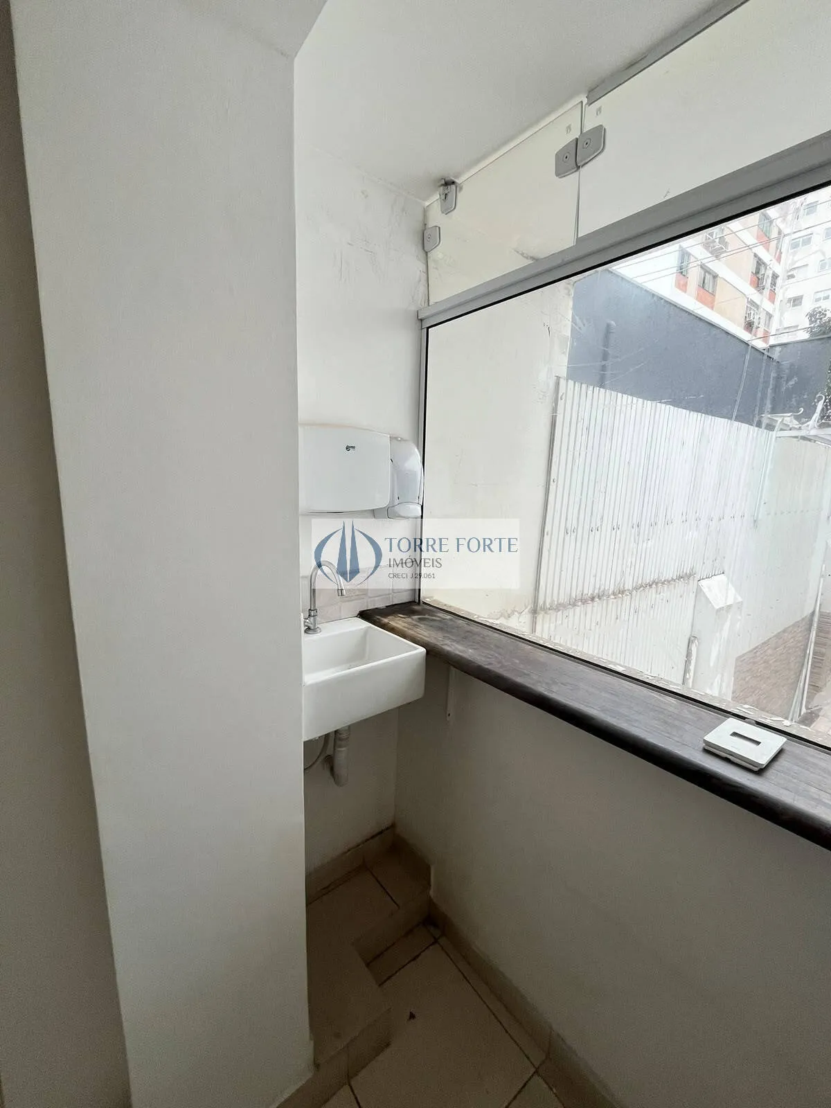 Imagem Ótimo sobrado com 180 m² com diversas salas bem localizado na Santa Cecilia