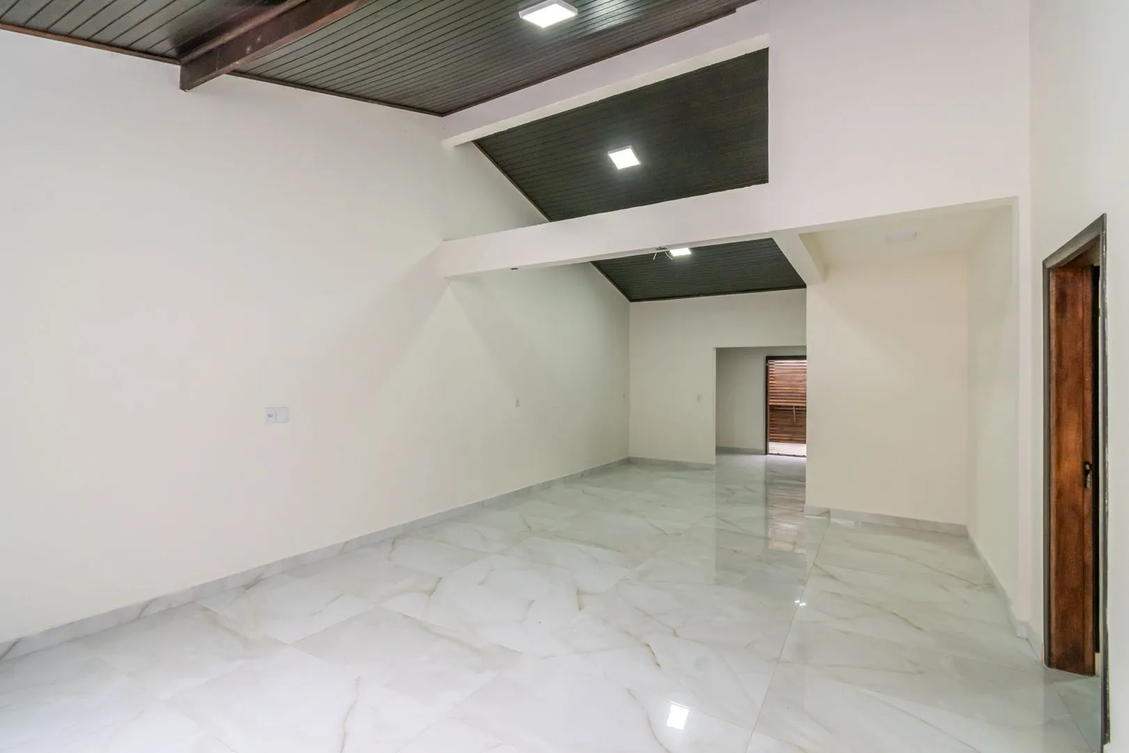 Imagem Casa sobrado no bairro Cristal de 3 dormitórios e 3 vagas DESOCUPADA