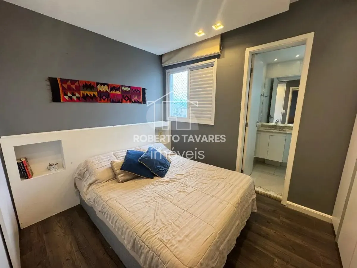 Imagem Apartamento mobiliado com 50 m², muito bem distribuídos, com 2 dormitórios, sendo 1 suíte, 1 vaga de garagem além de estar repleto de armários planejados.