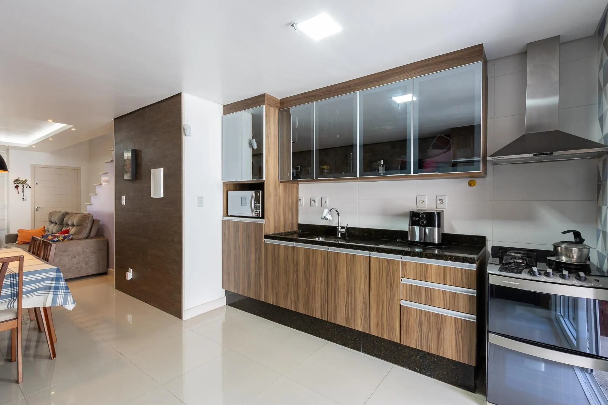 Imagem Sobrado com 2 suites e 2 vagas de garagem - Bairro Guarujá