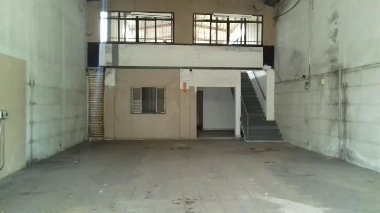 Imagem Salão comercial, com mezanino, escritório com 03 salas, 02 banheiro e cozinha.Excelente localizaç...