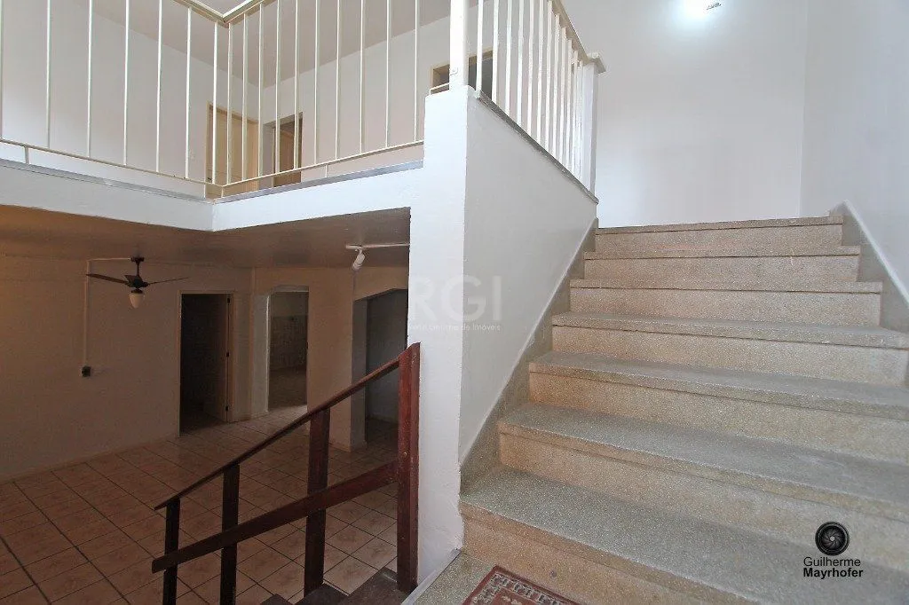 Imagem Casa para Venda - 233m², 4 dormitórios, 5 vagas - Nonoai
