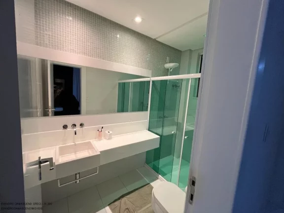 Imagem Casa de luxo em condomínio no Portão: 5 quartos, 5 suítes, 3 salas, 2 banheiros, 6 vagas, 1.500m² em Lauro de Freitas-BA
