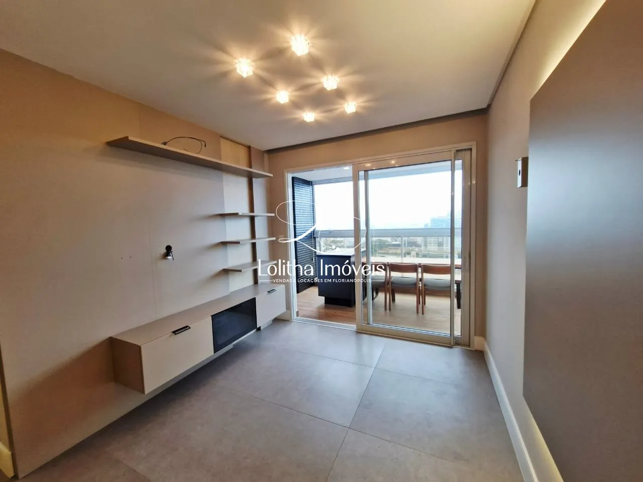 Imagem APARTAMENTO DE LUXO COM 3 SUÍTES, SEMI MOBILIADO À VENDA NO KOBRASOL - SÃO JOSÉ/SC.