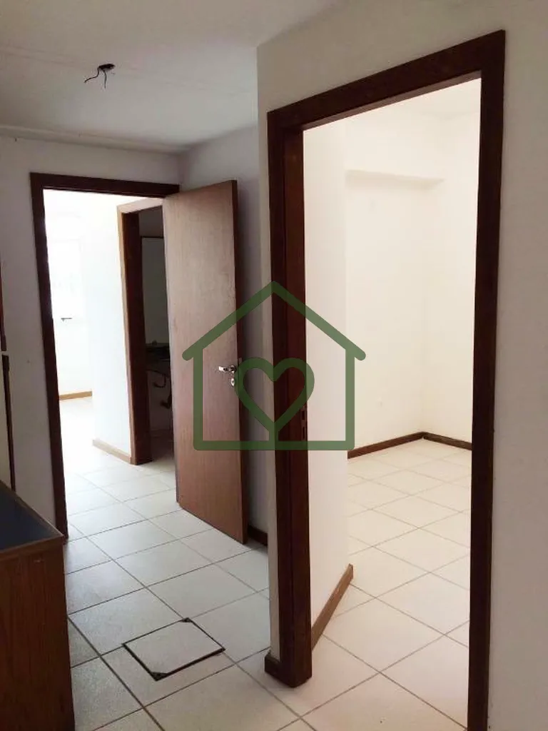 Imagem Casa triplex, residencial e comercial, com 4 dormitórios (todos suíte), 06 salas e 3 vagas de gara...