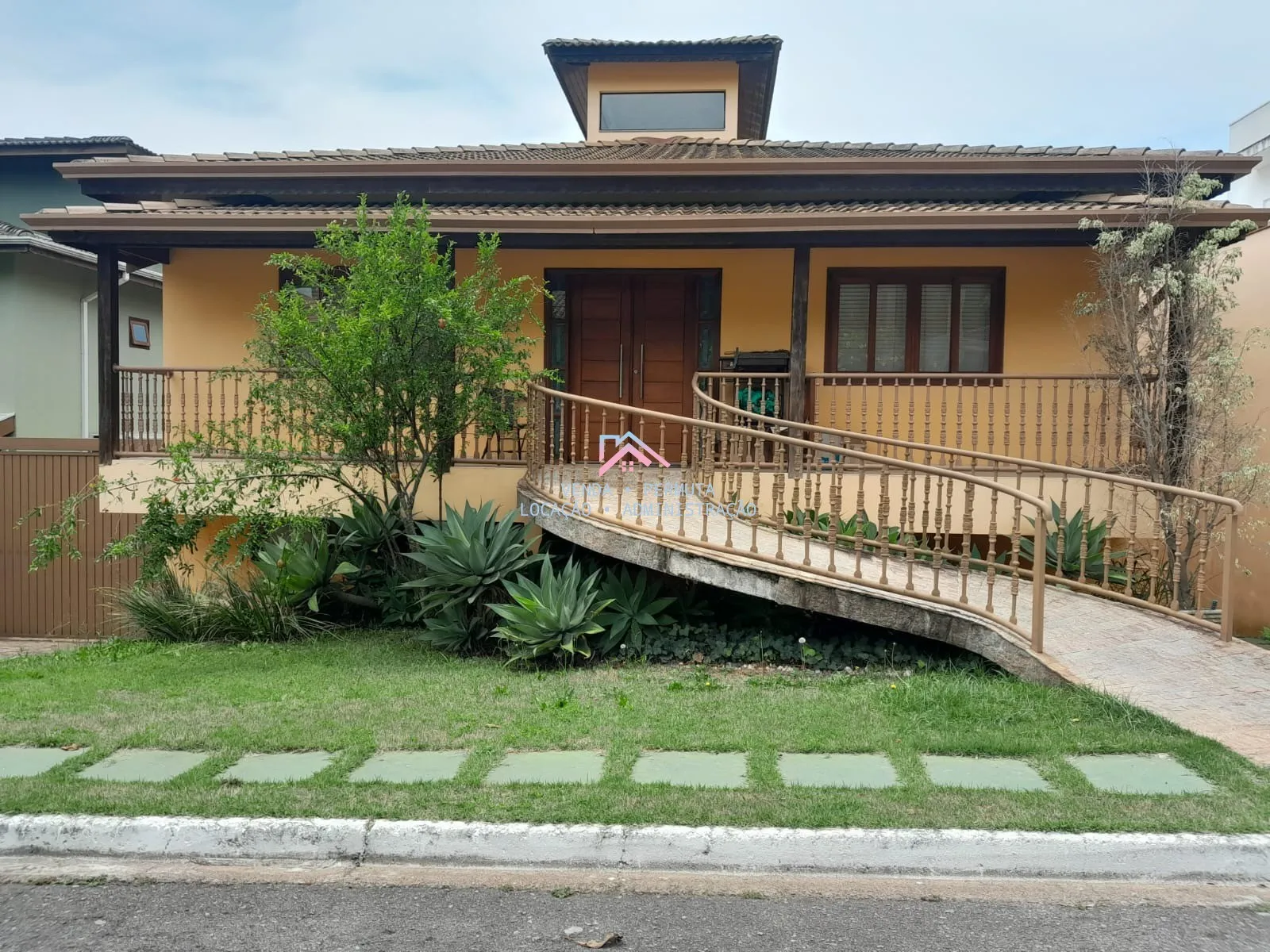 Imagem Casa em Alto Padrão Vista Verde Bairro Caxambu - 504 m2 de área útil com 4 dormitórios - Jundiaí - S