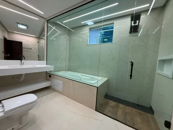 Imagem Casa à venda em Vitória da Conquista-BA, no bairro Felícia: 3 quartos, 1 suíte, 1 sala, 2 banheiros, 4 vagas de garagem, 123m².