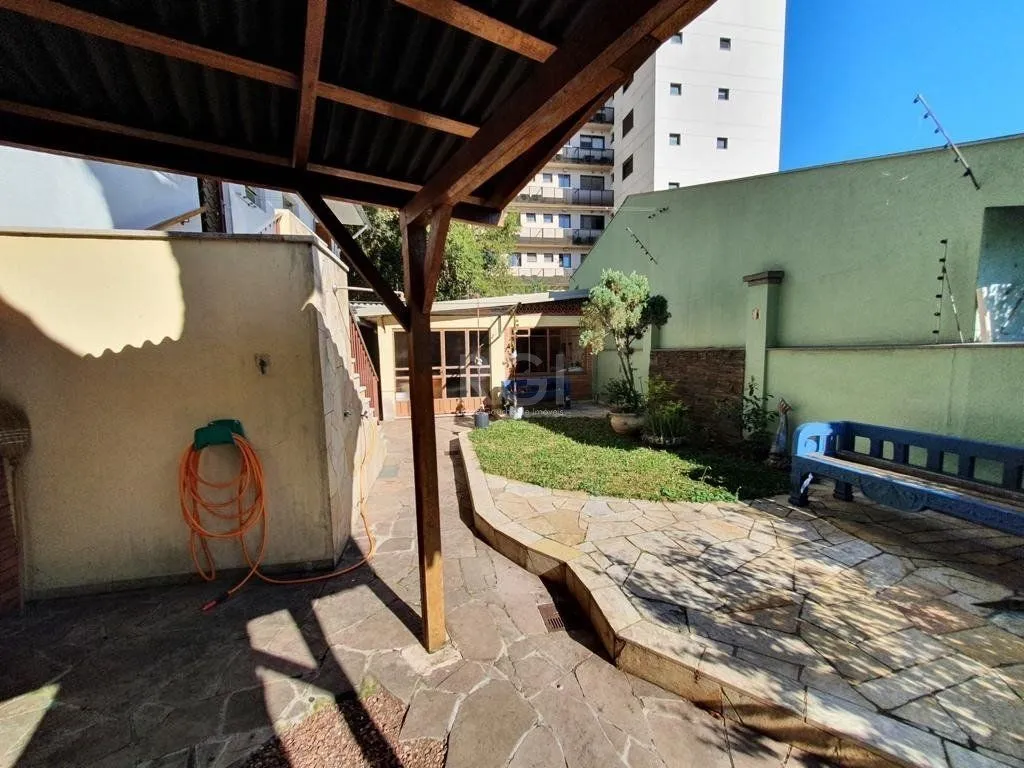 Imagem Casa para Venda - 250m², 4 dormitórios, sendo 1 suites, 4 vagas - Centro