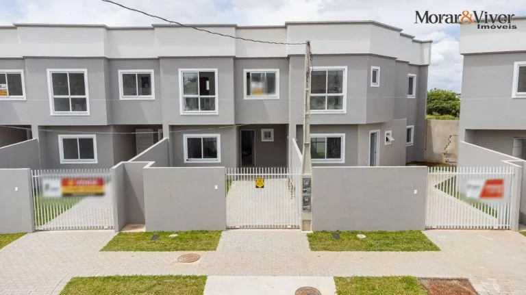 Imagem Sobrado para Venda em Curitiba, Uberaba, 3 dormitórios, 1 suíte, 2 banheiros, 2 vagas