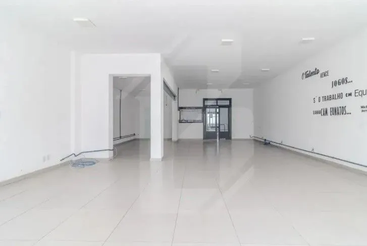 Imagem MÁFFER IMÓVEIS ALUGA - AMPLO PRÉDIO COMERCIAL COM 2 PAVIMENTOS Bairro Floresta - Porto Alegre Excelente prédio comercial, próximo ao shopping Total
