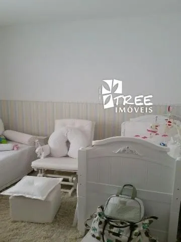 Imagem VENDA E LOCAÇÃO DE CASA NO CONDOMÍNIO NOVO HORIZONTE, EM ARUJÁ/SP, 350m² com 2 quartos, suíte, sala com lareira, piscina e churrasqueira. CONSULTE-NOS
