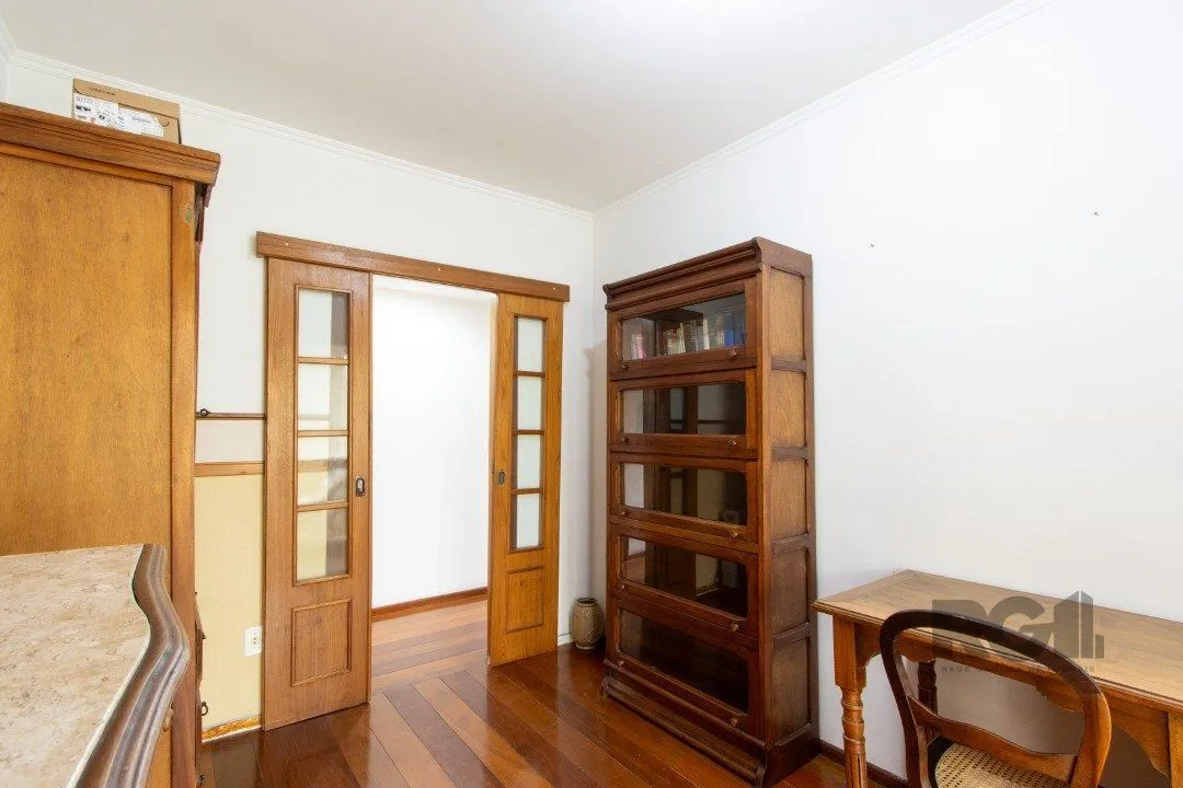 Imagem Apartamento semi mobiliado de 3 quartos com suíte no bairro Tristeza junto ao Colégio Mãe de Deus