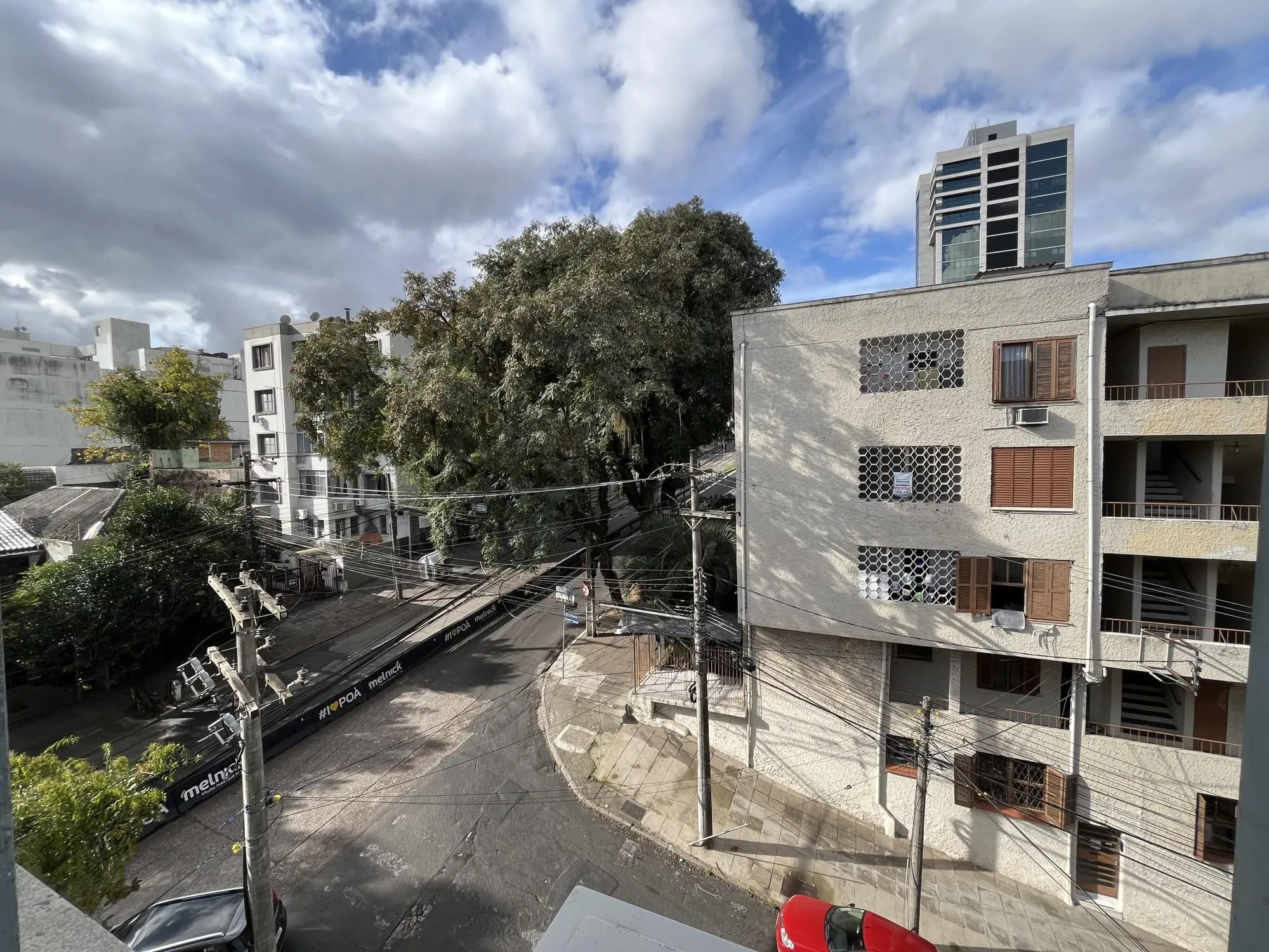 Imagem Apartamento de dois quartos e uma vaga de garagem no bairro Auxiliadora em POA
