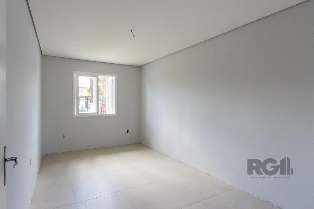 Imagem Casa no Bairro Hípica, 100% reformada, 2 dormitórios, 1 vaga de garagem.
