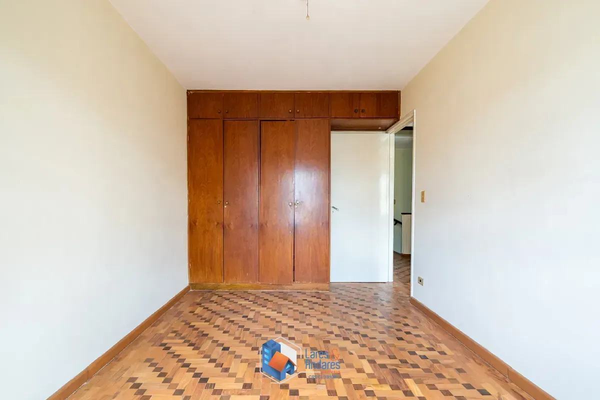 Imagem Sobrado para venda em Vila Santo Antônio com 6 quartos, sendo 1 suíte, 236m²