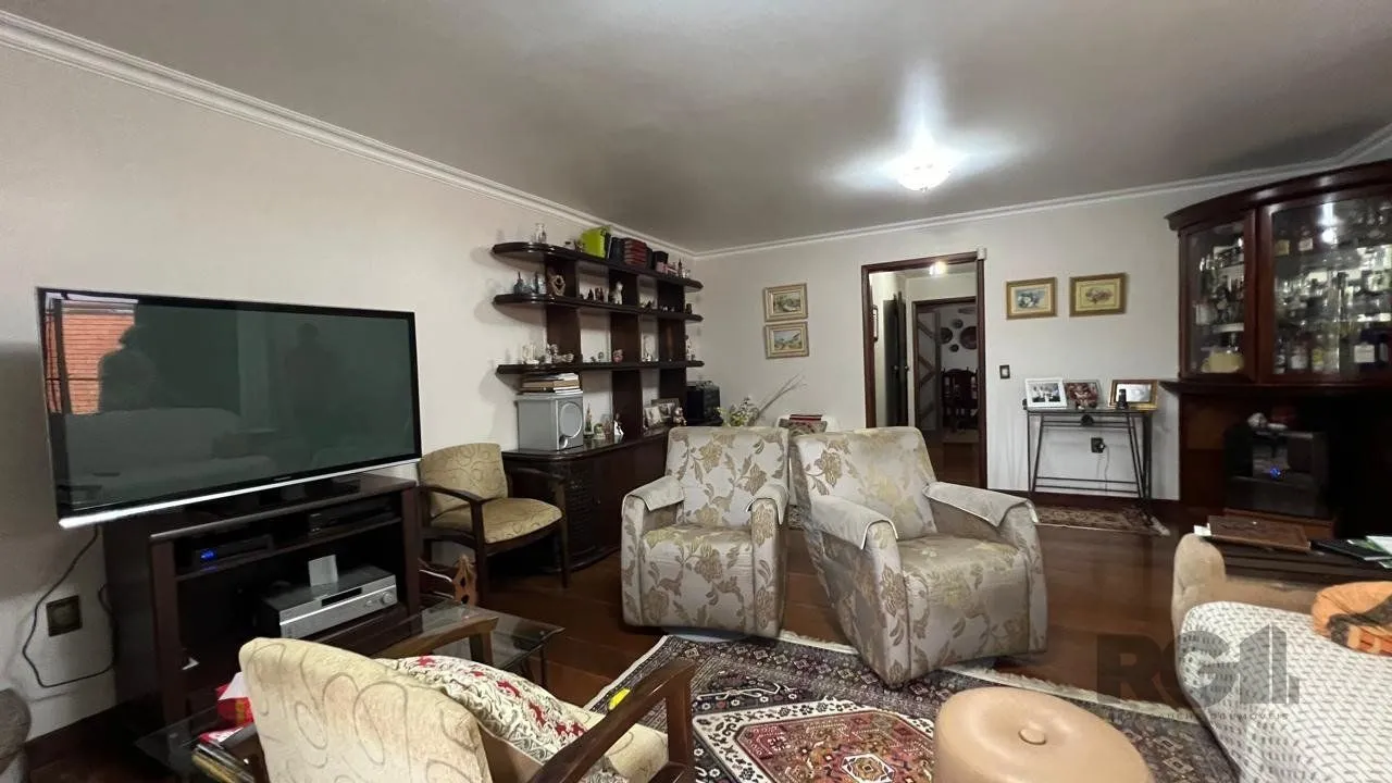Imagem Apartamentos com 5 quartos, 2 suítes, 4 vagas de garagem, no bairro Santana, Porto Alegre/RS