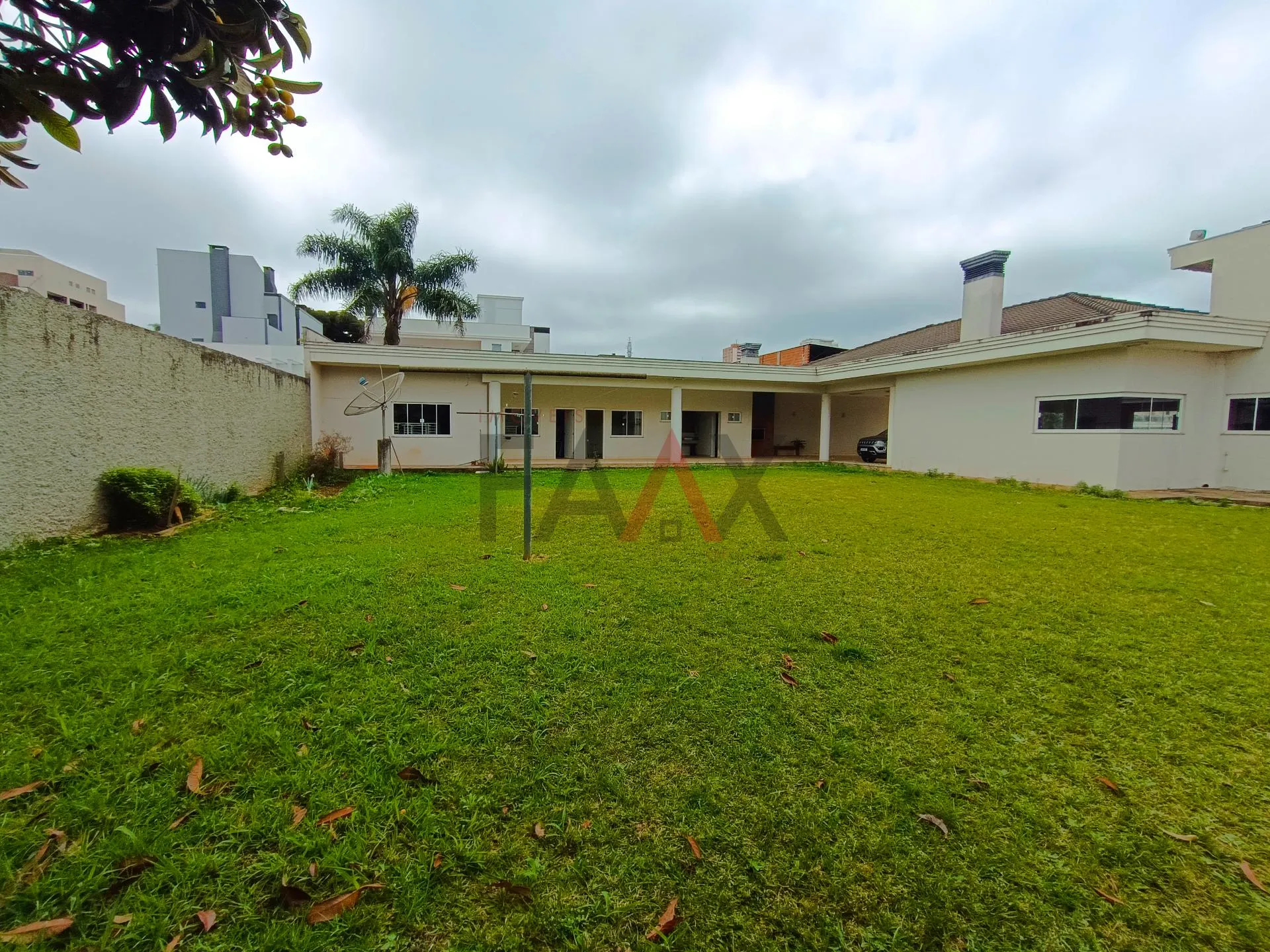 Imagem Sobrado com 9 dormitórios à venda,1000.00 m , CENTRO, GUARAPUAVA - PR