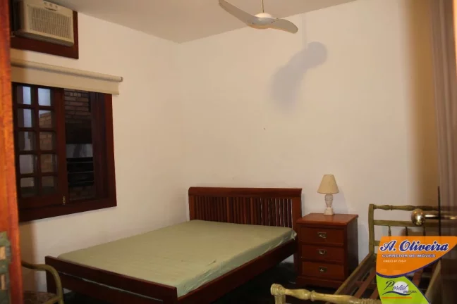 Imagem Linda Casa 03 Dormitorios ( sendo 01) + Edícula - 300 Metros de Terreno 50 Metros da Praia