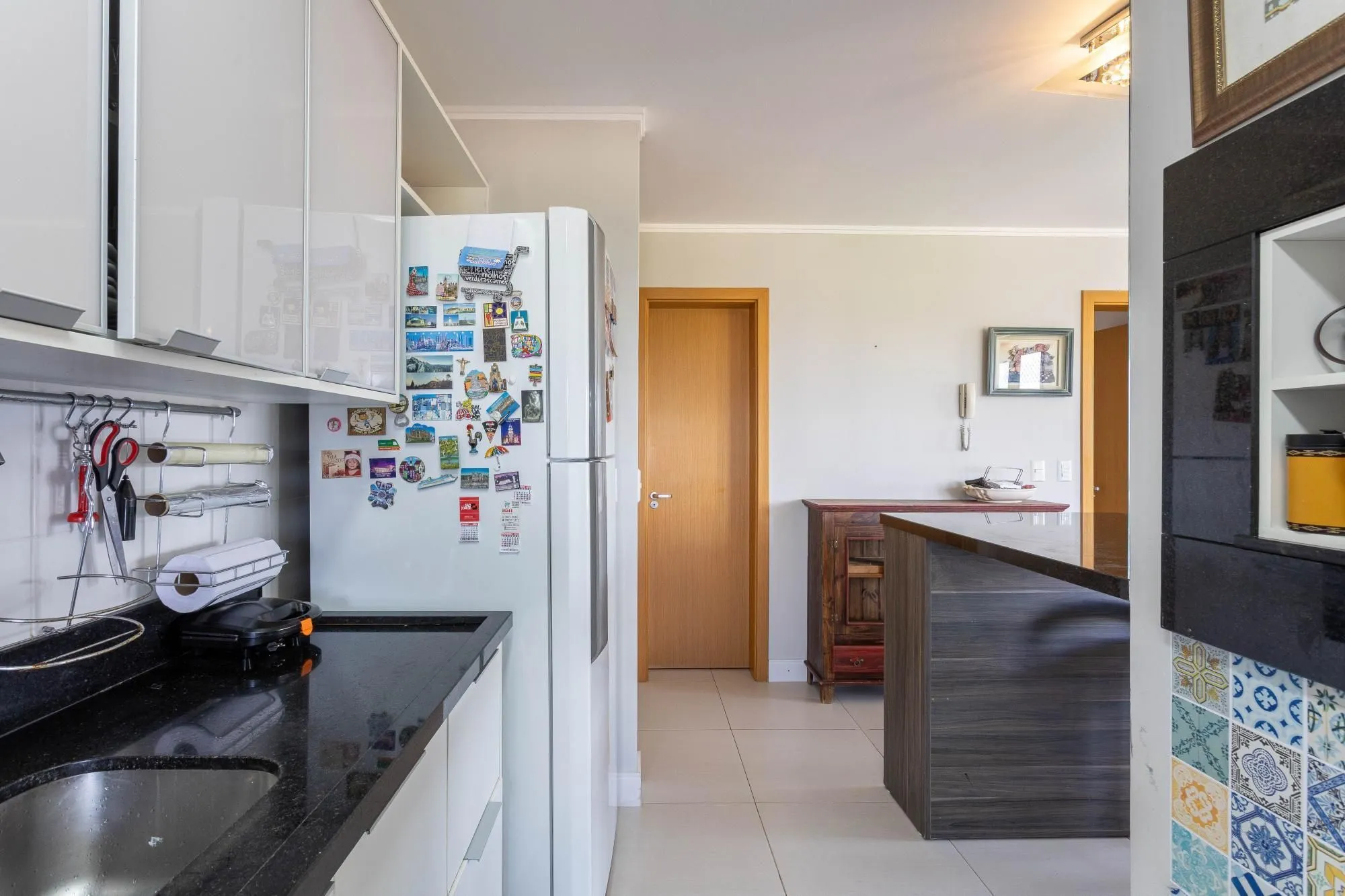 Imagem Apartamento à Venda com 2 Dormitórios (1 Suíte) e 2 Vagas Cobertas - Vila Ipiranga, Porto Alegre/RS