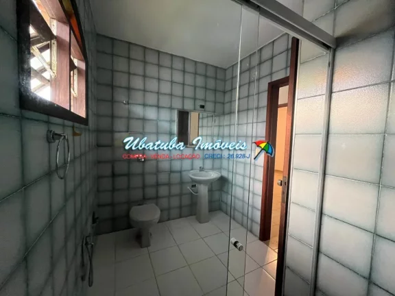 Imagem Sobrado com 03 dormitórios em excelente localização