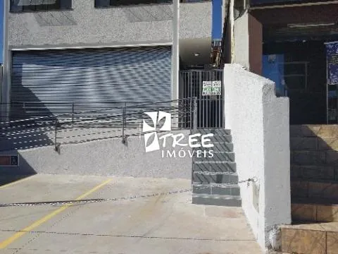 Imagem LOCAÇÃO DE SALÃO COMERCIAL EM ARUJÁ, com 250m², amplo espaço c/ pavimento superior e inferior, 2 copas e entrada c/ acessibilidade. CONSULTE-NOS..