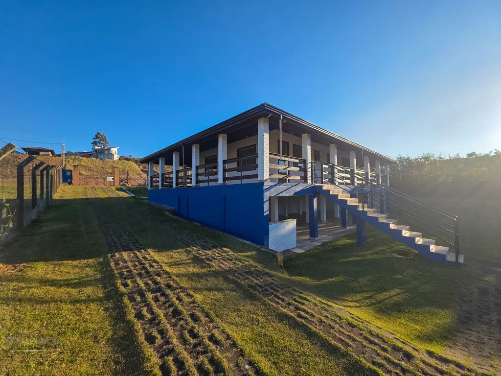 Imagem Casa estilo colonial a venda no condomínio Campo Alegre em Poços de Caldas
