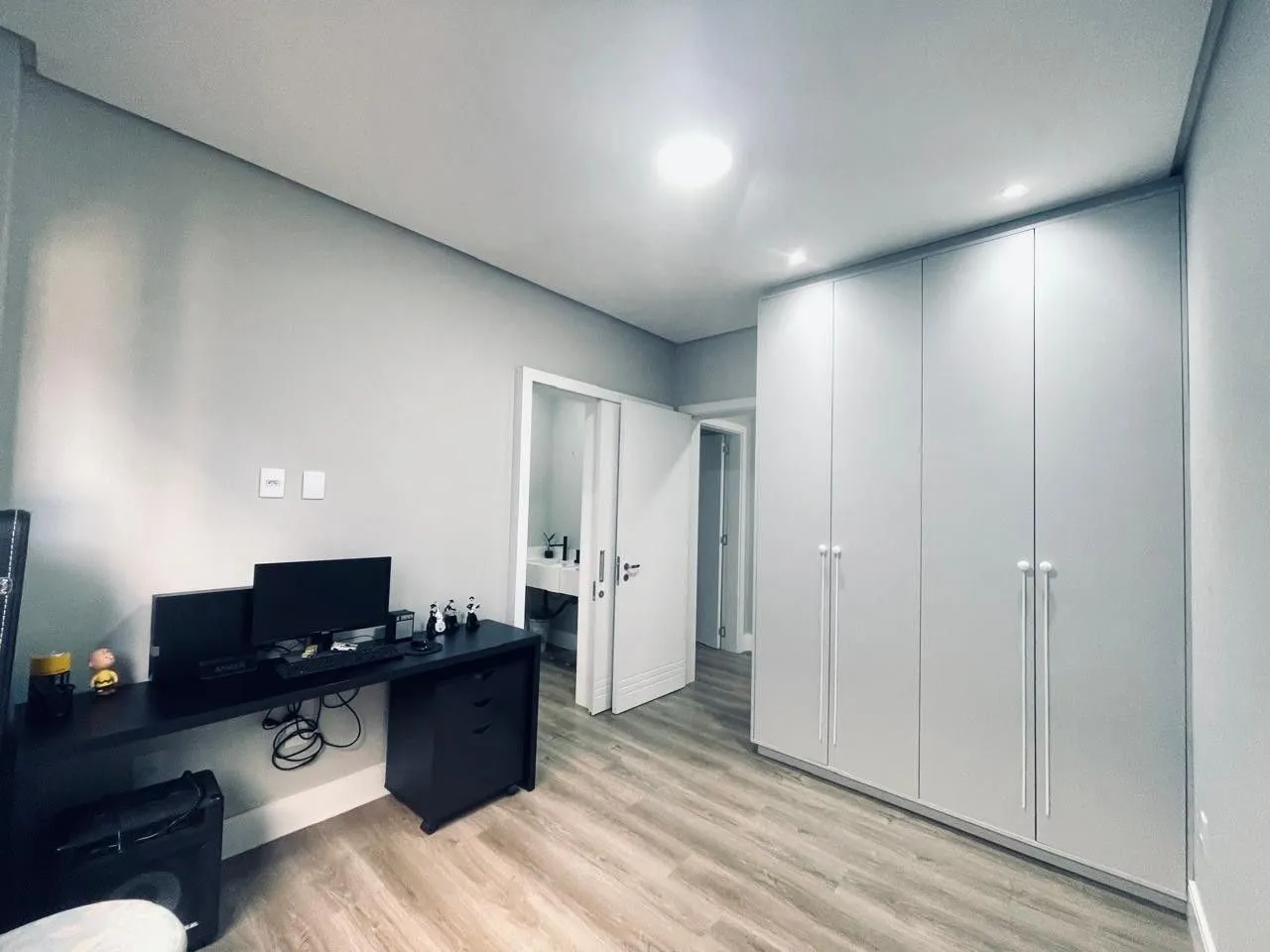 Imagem CASA EM CONDOMINIO TÉRREA, 3 SUÍTES 4 VAGAS DE GARAGEM, EM GRAVATAI RS