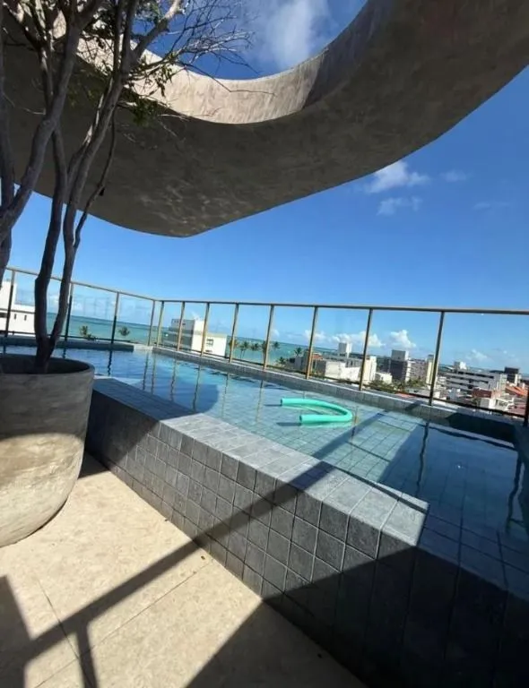 Imagem Flat novo em Camboinha, a 1 rua do mar, com rooftop e alto potencial para Airbnb. Ideal para investir ou morar.