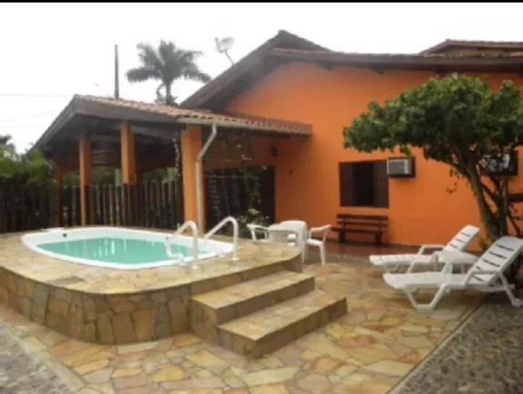 Foto do imóvel Casa espaçosa com piscina - Aluguel Temporário - Praia das Toninhas - Ate 18 pessoas