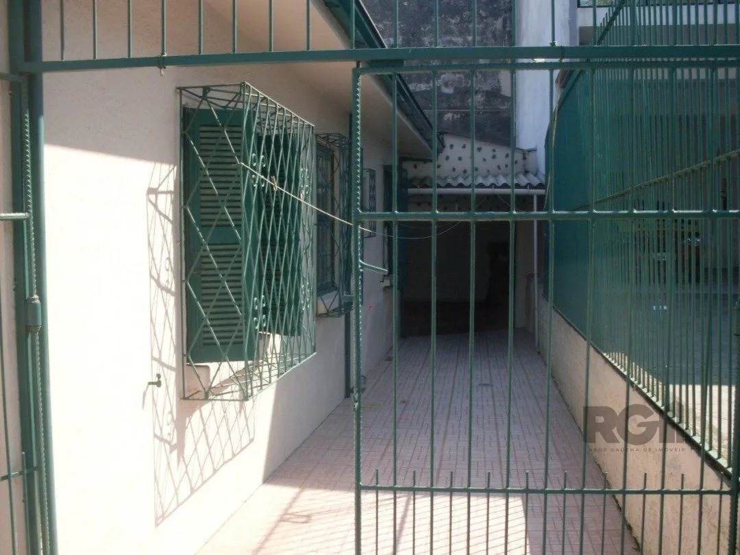 Imagem Casa comercial térrea na Av. Aparício Borges - Bairro Teresópolis